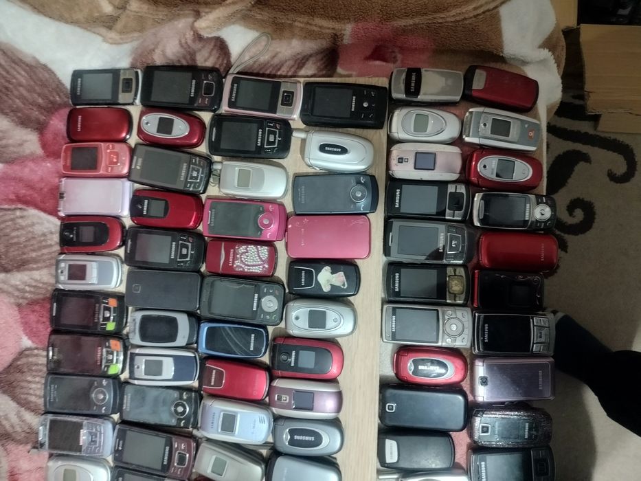 Продам лот мобільних телефонів SAMSUNG