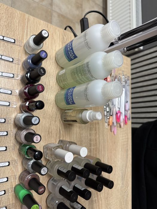 Розпродаж гелів, акригелів з манікюрної студії