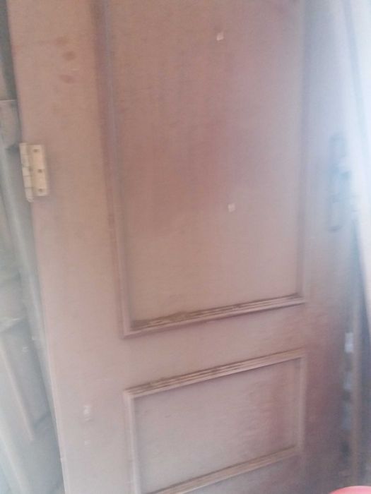 Janelas e portas de madeira maciça