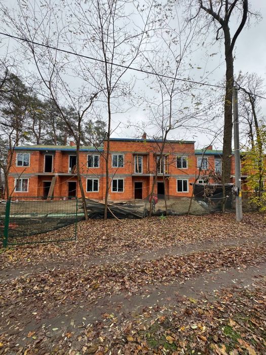 Доступні сучасні тауни біля озера. Газ є