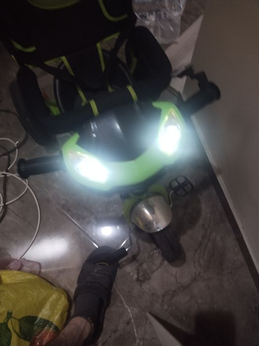 Дитячий триколісний велосипед