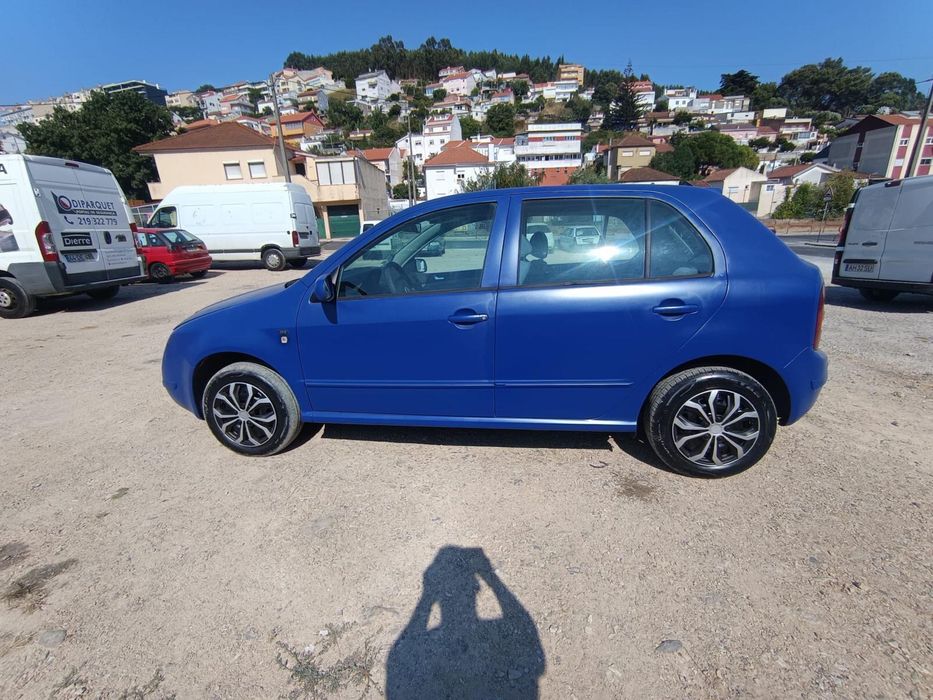 Skoda  fabia azul presisa de alguns reparos
