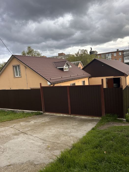 Продаж котеджу з готовим бізнесом