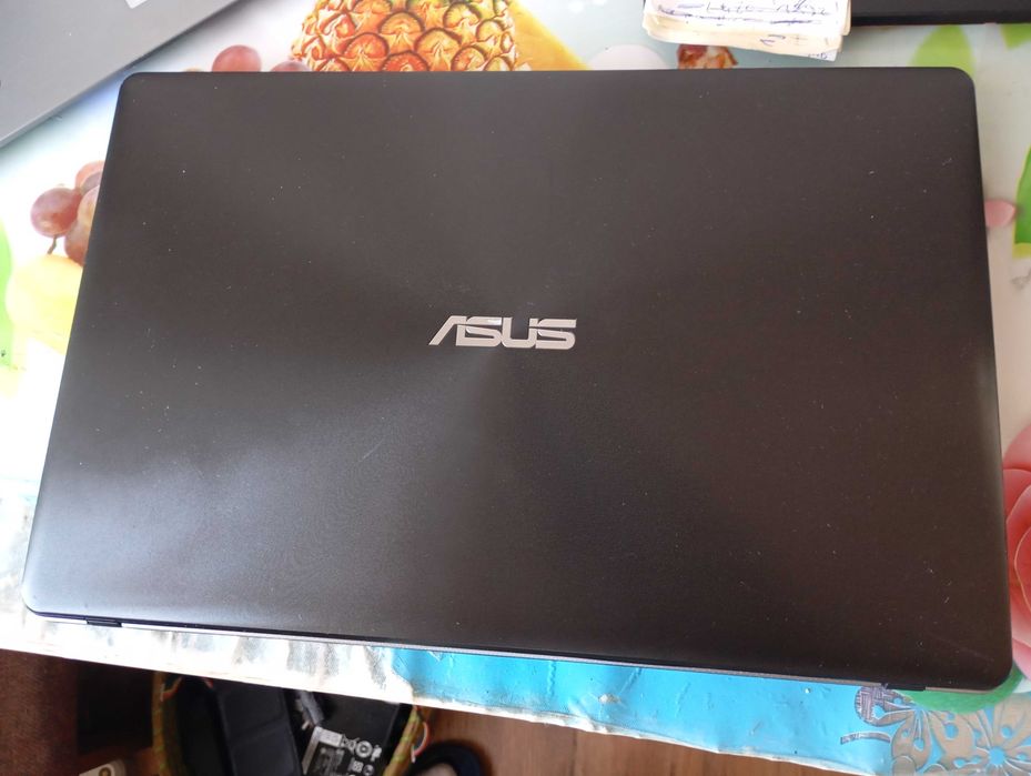sprzedam asus intel core i3-5005ucpu 2,00ghz.2,00ghz ,4watki
