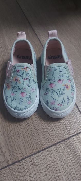 Buty 2 pary sandały tenisówki pary Tom Taylor Sinsay