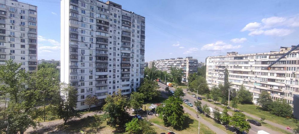 метро Лісова - Чернігівська, Мілютенко 17 В.