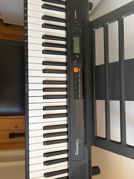 Conjunto Piano e banco - CASIO Casiotone CT5200