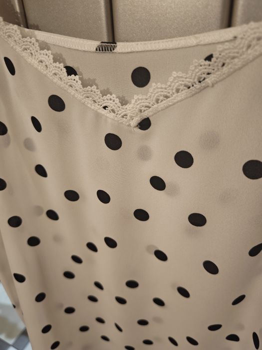 Damski top biały w czarne kropki