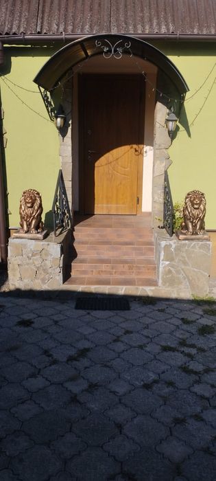 Скульптура фігура лева із бетону