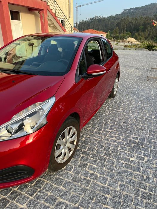 Peugeot 208 1.2 PureTech -78.000 km - Económico e Fiável