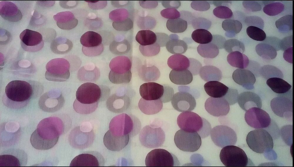 Tecidos transparentes e delicados, com padrão, para fazer cortinados