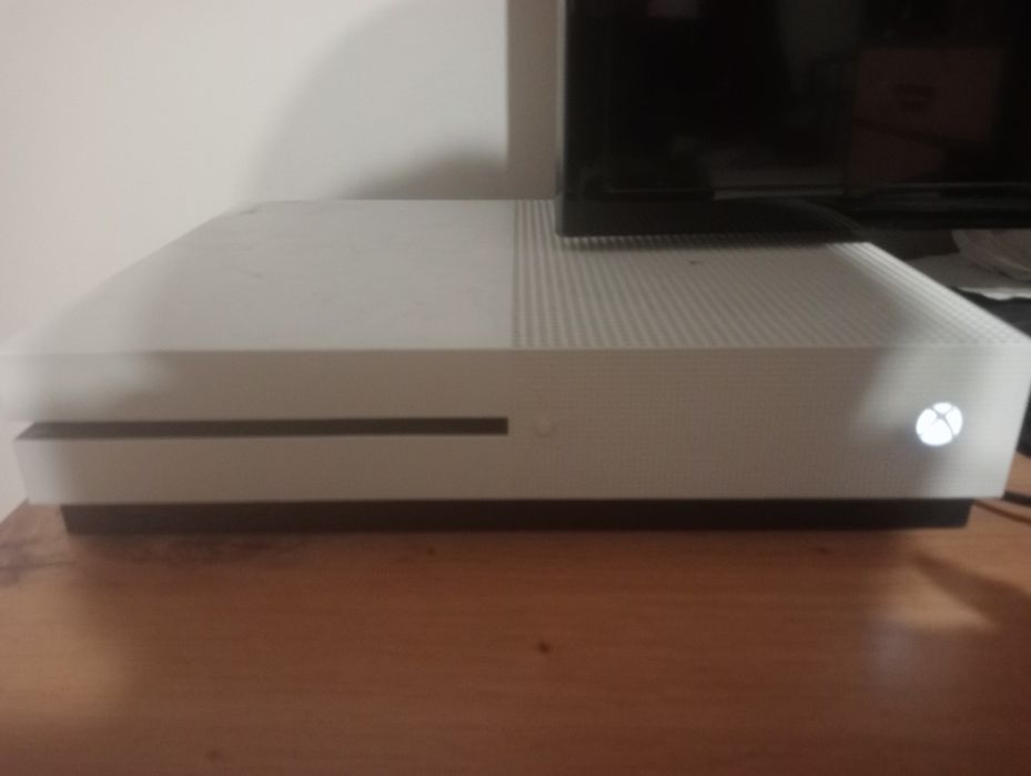 Xbox one s + 4 gry