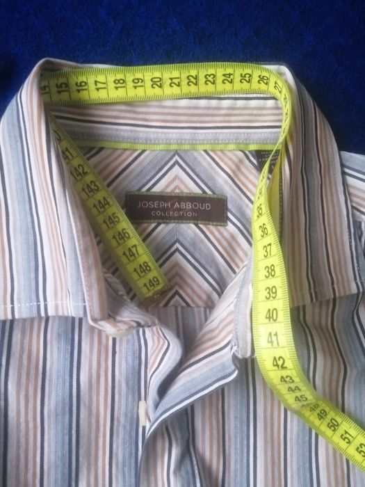 Сорочка чоловіча в смужку.