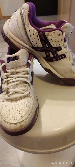 Asics. skórzane damskie buty sportowe r. 39