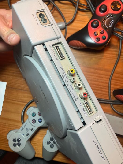 Playstation  SCPH-1002 + 16 Jogos