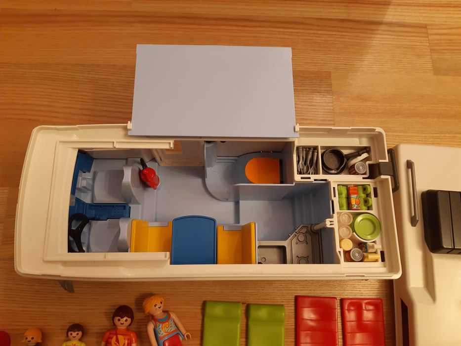 PLAYMOBIL 6671 Rodzinny samochód kempingowy, stan jak NOWY