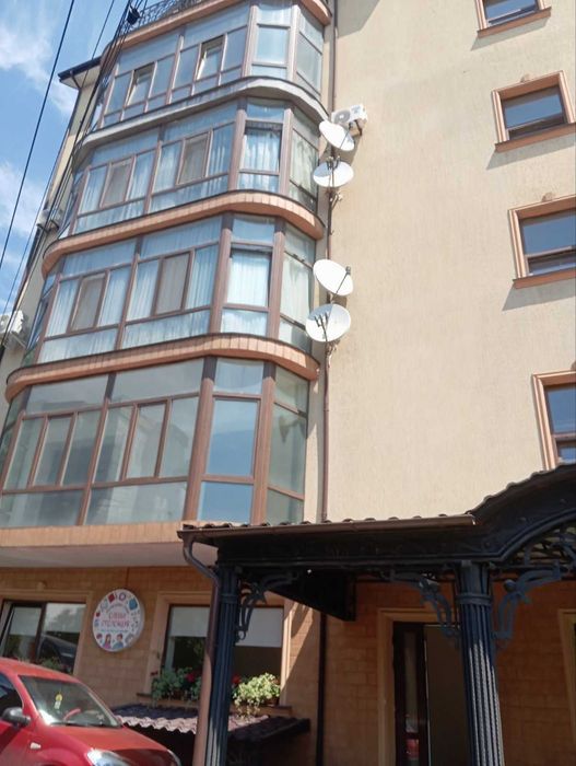 3 "новобудова" в центрі міста (здана в експлуатацію)