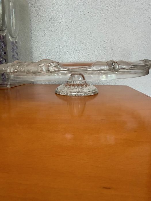 Prato de Bolo com Pé em Vidro Trabalhado – Excelente Estado