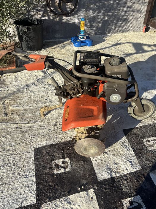 Motocultivadora Husqvarna TF 230 como nova