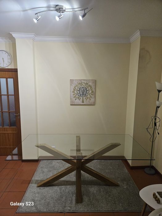 Mesa de jantar de vidro