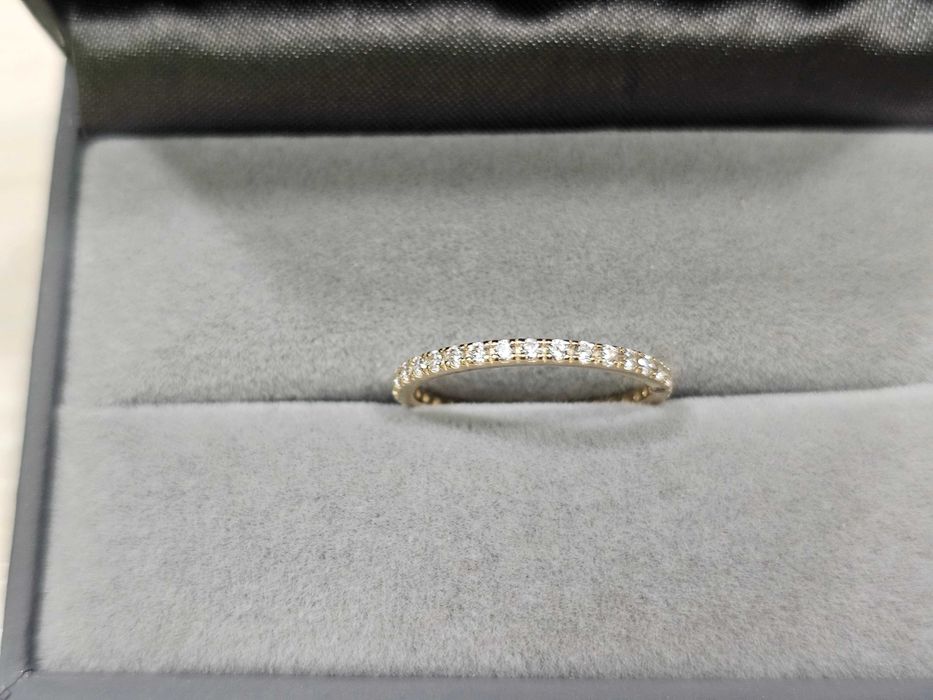 Złoty pierścionek z klasycznymi oczkami PR 585