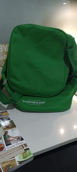 Bimby TM5 com acessórios e livros de receitas