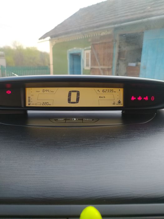 Citroen C4  1.6 бензин