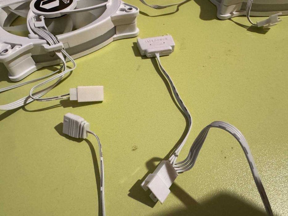 Вентилятори для ПК QUBE 120 мм (4 шт), Б/в, Білий колір, Підсвітка RGB