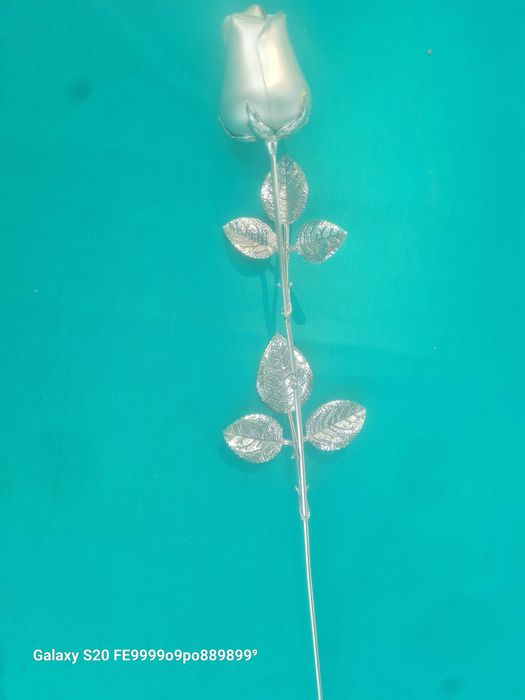 Rosa em prata portuguesa.