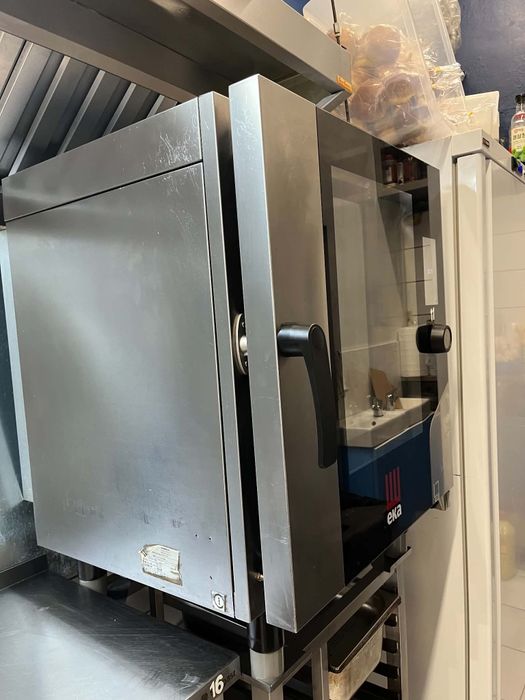 Piec EKA Tecnoeka MKF711TS/0/1T0
11x GN 1/1
11,4 kW, 400 V 3N
panel dotykowy z automatycznym myciem
na oryginalnej podstawie z prowadnicami.