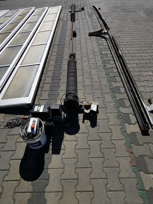 Brama segmentowa, garażowa przeszklona, izolowana