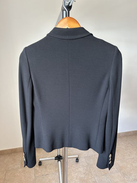 Blazer preto cintado da Ana Sousa