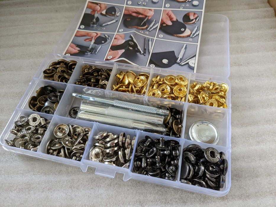 Набір кнопки 140 шт чотири кольори та інструмент для установки 633