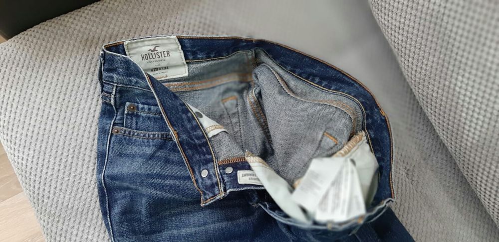 Męskie jeansy Hollister
