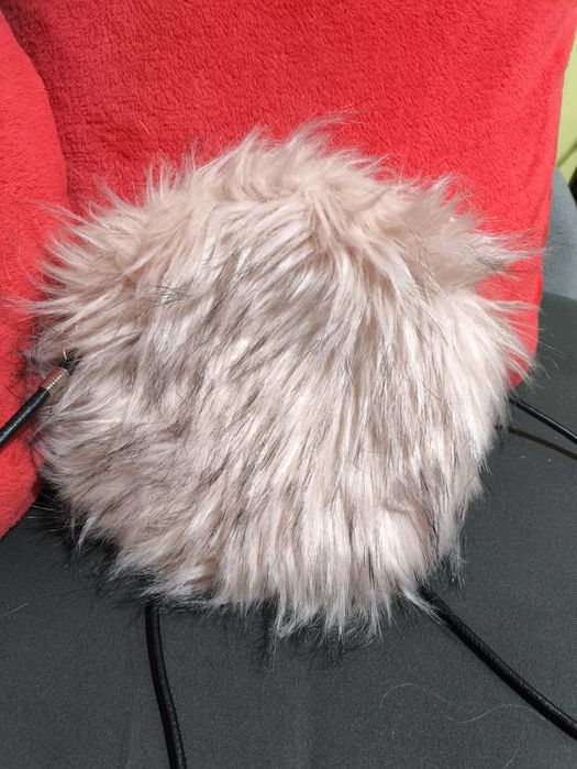 Mała, włochata torebka