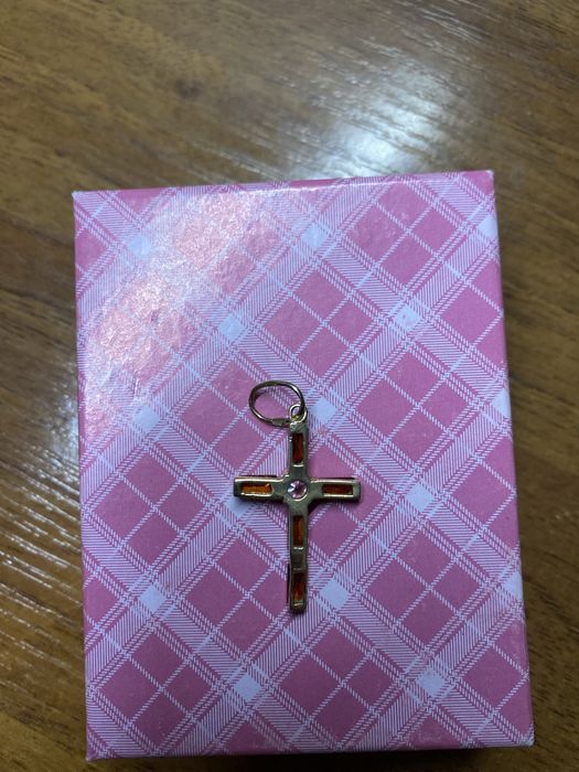 Золотий хрестик з гранатом