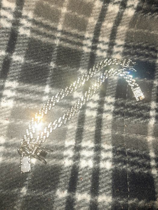 2 pulseiras femininas prateadas com brilho e novas