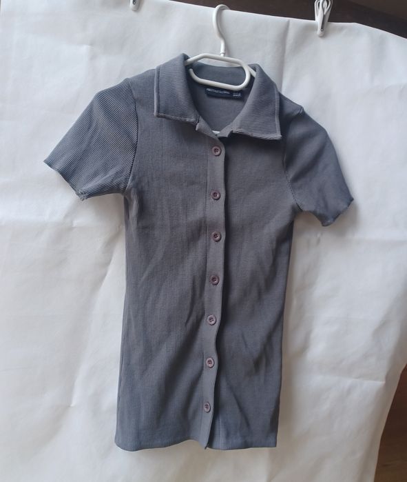 Pretty Little Thing śliczna koszulka bluzka szara guziki prążki XS S M