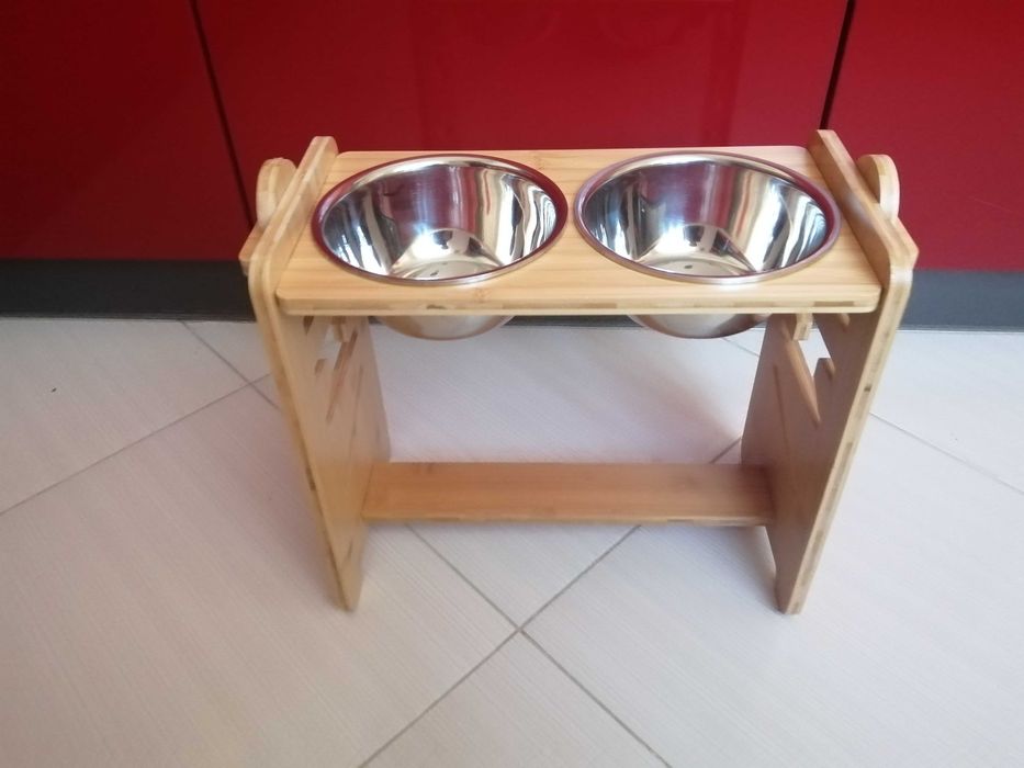 Regulowany stojak z dwiema miskami dla psa lub kota