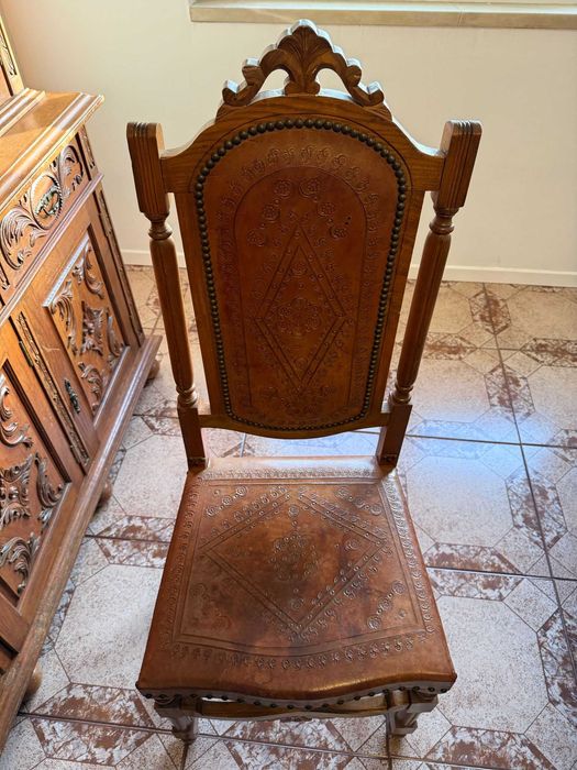 Mobília de sala de Jantar com requinte e durável. Madeira de carvalho!