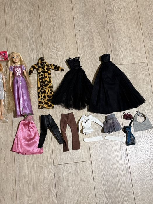 Лот ляльки з одягом