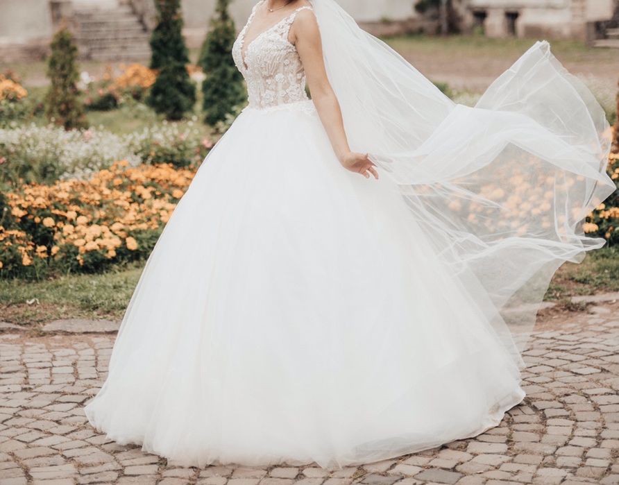 Весільна сукня