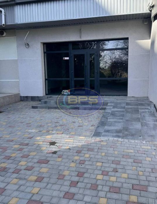 Здам фасадне приміщення 65 м² на Капітана Кузнєцова, 110/114