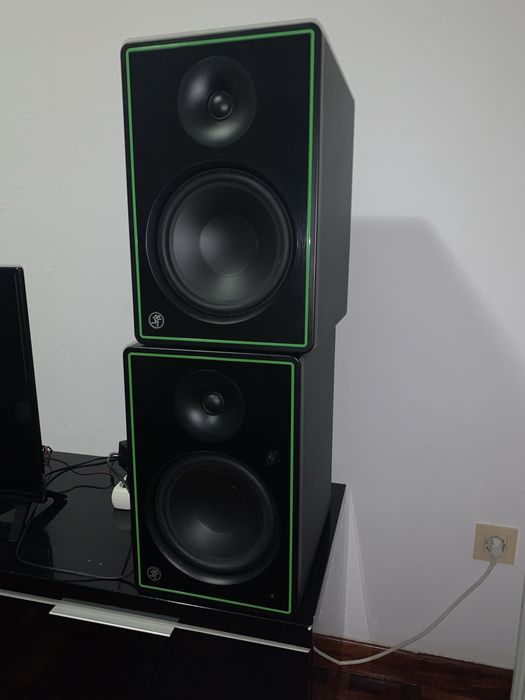 Colunas Mackie CR8-XBT