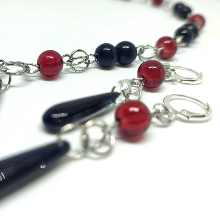 Kolczyki handmade – elegancja i trwałość z nutą wyrafinowania goth