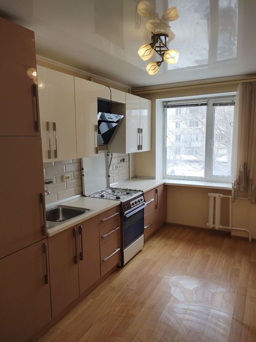 Продаю 3 х к чешку возле Надежды