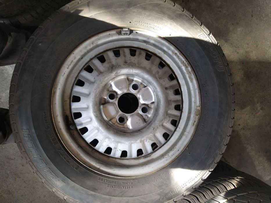 Opony  185/70 R14 88H + felgi. Alfa Spider komplet