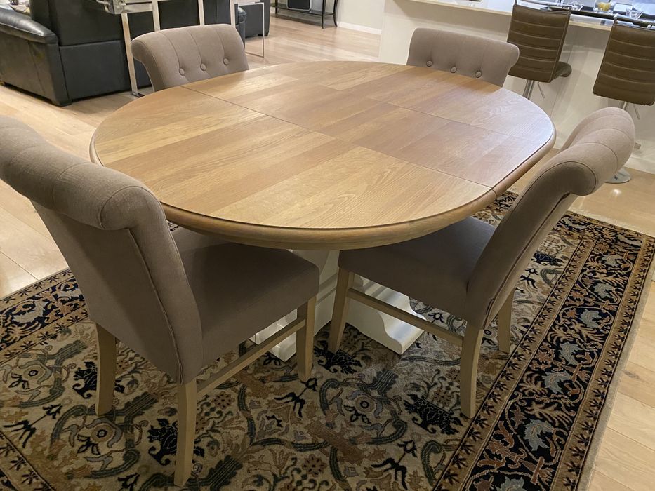 Mesa em Madeira Maciça 1,60mts x 1,20mts