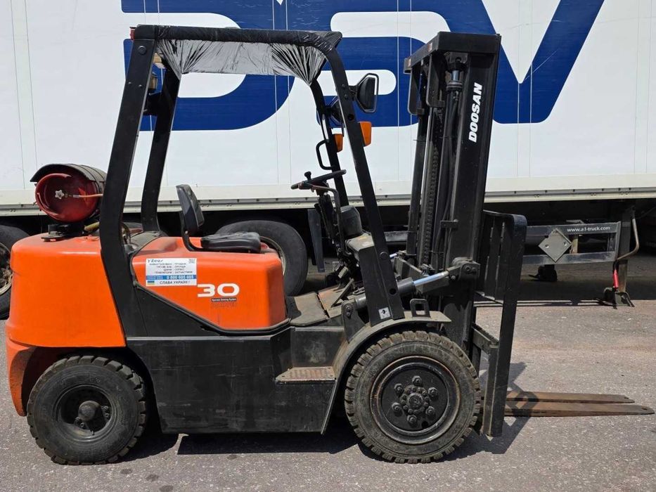 Навантажувач вилковий Doosan G30G газ, в/п 3т, мачта 3,3 м