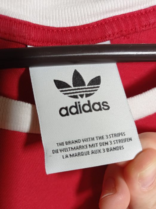 Футболка Adidas.